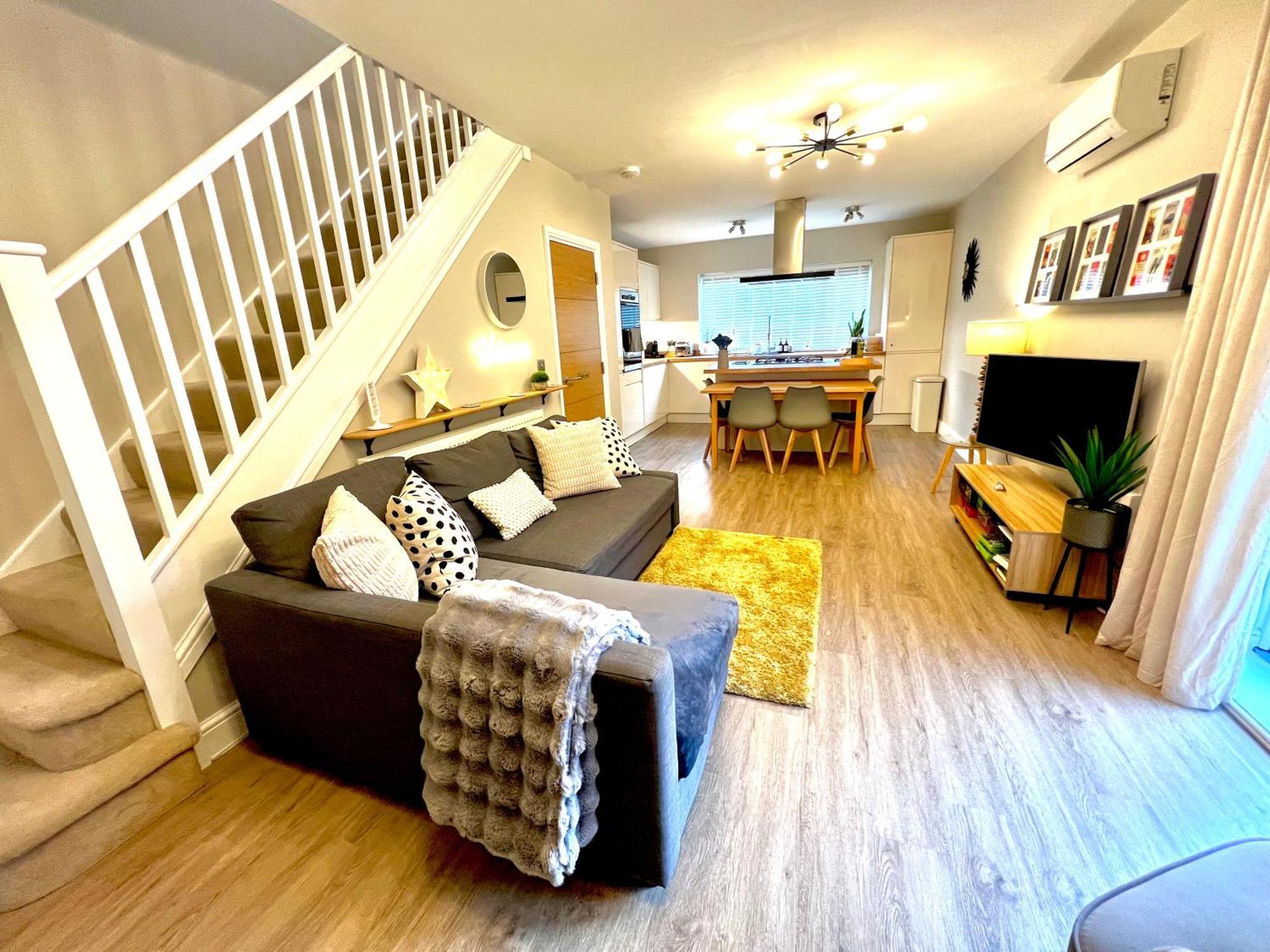 The Duplex Margate With Deck & Living Space Air Conditioning מראה חיצוני תמונה